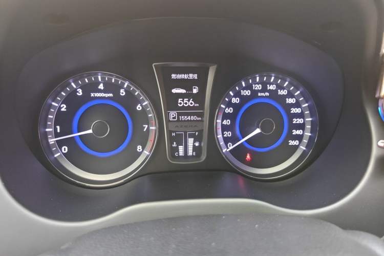 Used Hyundai Azera 2011 2.4L Luxury Model Odometer Close Up