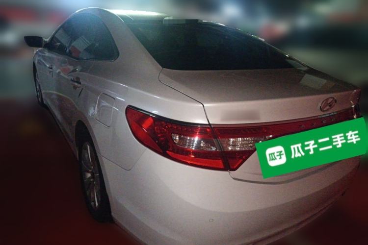 Used Hyundai Azera 2011 2.4L Luxury Model Rear Left 45 Deg