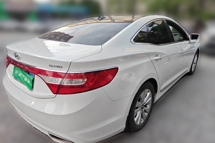 Used Hyundai Azera 2011 2.4L Luxury Model Rear Right 45 Deg