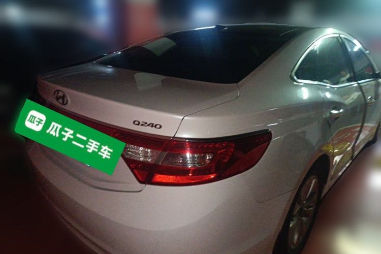 Used Hyundai Azera 2011 2.4L Luxury Model Rear Right 45 Deg
