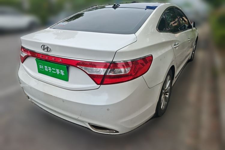 Used Hyundai Azera 2011 2.4L Luxury Model Rear Right 45 Deg