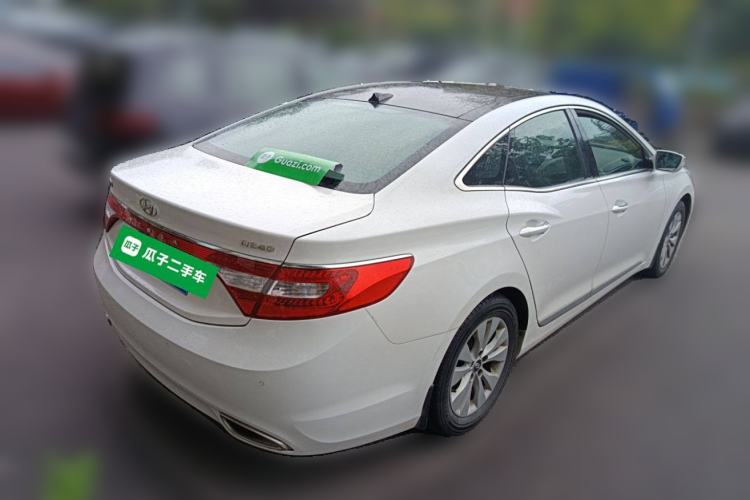 Used Hyundai Azera 2011 2.4L Luxury Model Rear Right 45 Deg
