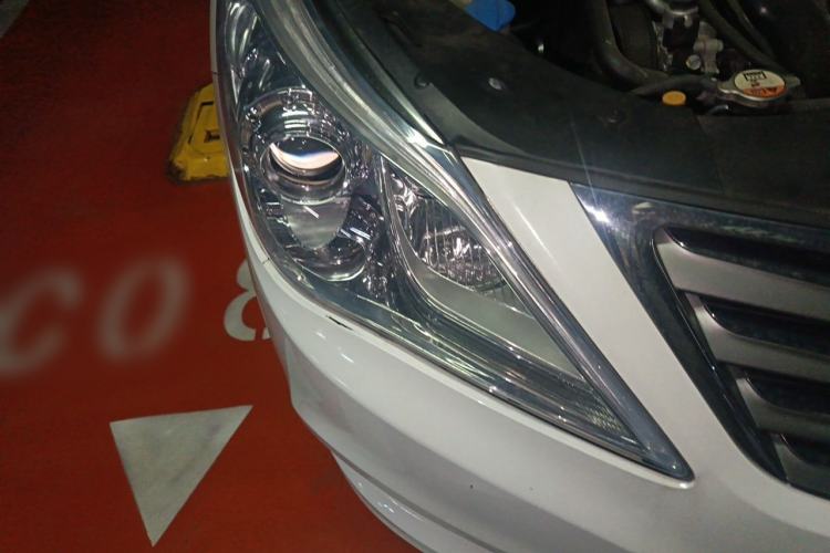 Used Hyundai Azera 2011 2.4L Luxury Model Right Front Headlight