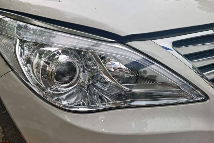 Used Hyundai Azera 2011 2.4L Luxury Model Right Front Headlight