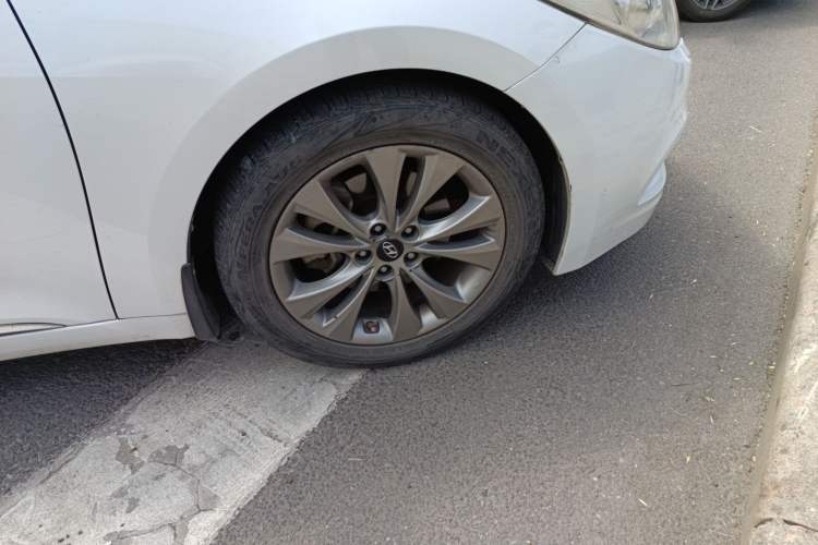 Used Hyundai Azera 2011 3.0L Flagship Edition Right Front Wheel Hub