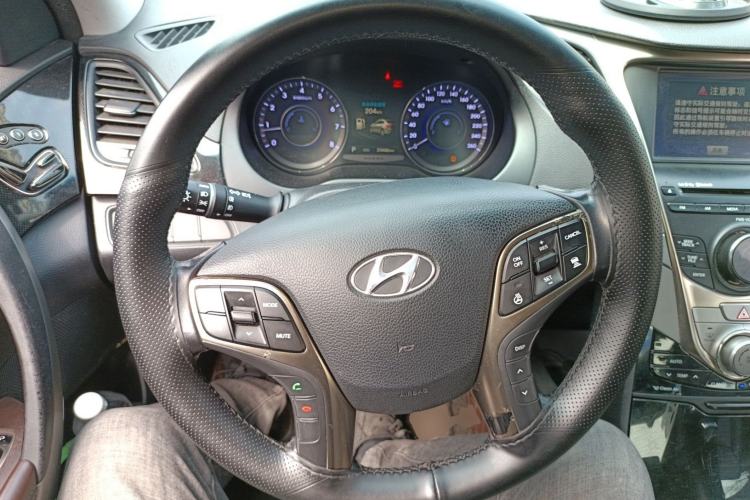 Used Hyundai Azera 2011 3.0L Flagship Edition Steering Wheel