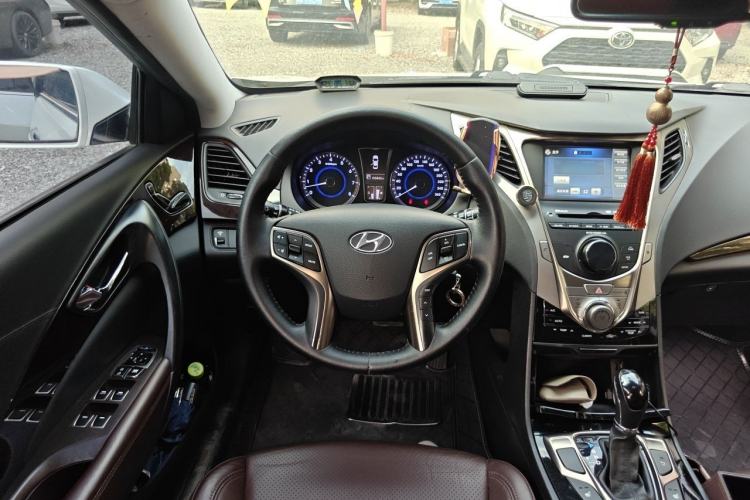 Used Hyundai Azera 2011 2.4L Luxury Model Steering Wheel