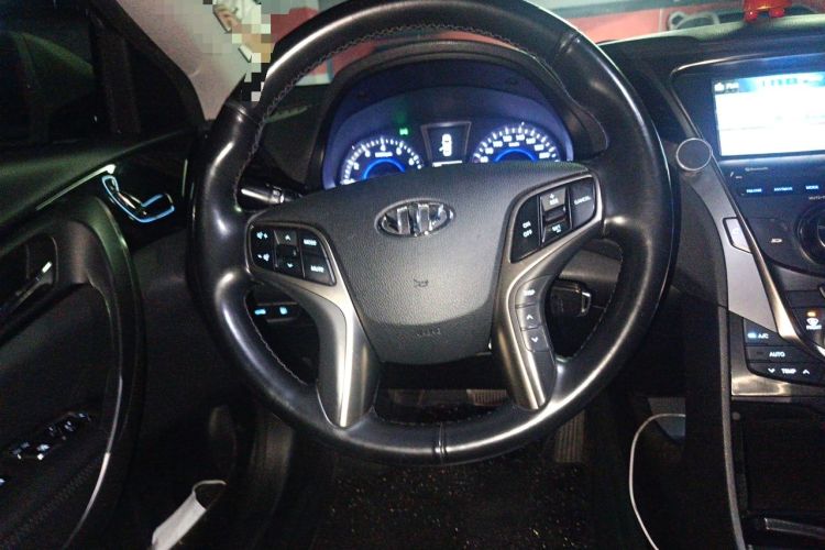 Used Hyundai Azera 2011 2.4L Luxury Model Steering Wheel