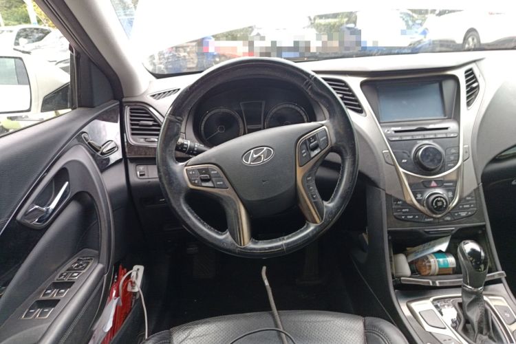 Used Hyundai Azera 2011 2.4L Luxury Model Steering Wheel