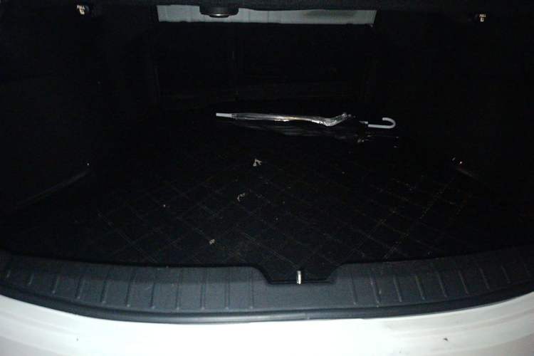 Used Hyundai Azera 2011 2.4L Luxury Model Trunk