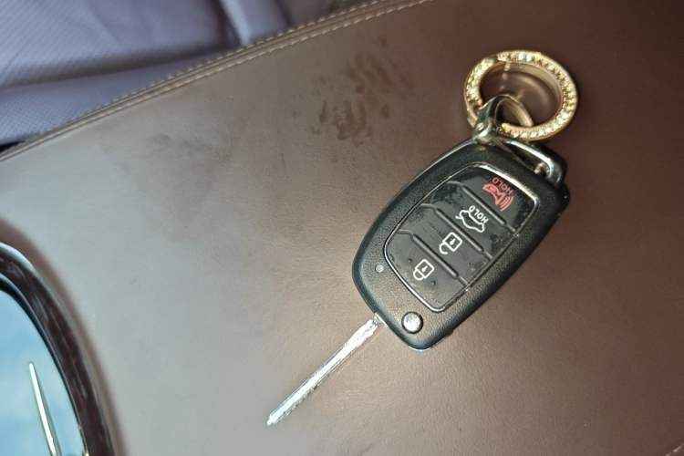 Used Hyundai Azera 2011 2.4L Luxury Model Vehicle Key