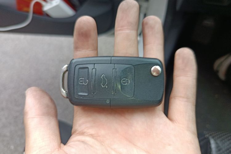 Used Hyundai Azera 2011 2.4L Luxury Model Vehicle Key