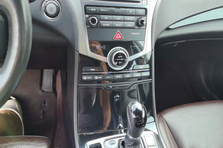 Used Hyundai Azera 2015 3.0L Flagship Model Audio And AC Panel