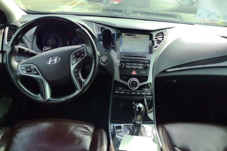 Used Hyundai Azera 2015 3.0L Flagship Model Center Console