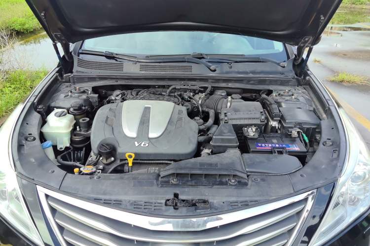 Used Hyundai Azera 2015 3.0L Flagship Model Engine Bay