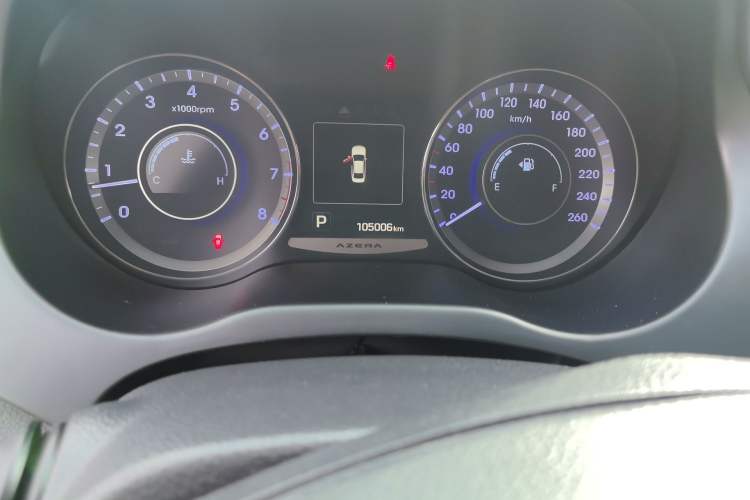 Used Hyundai Azera 2015 3.0L Flagship Model Odometer Close Up