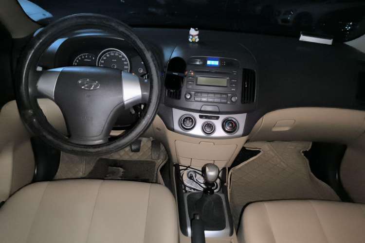 Used Hyundai Celesta 2008 1.6L MT GL Center Console