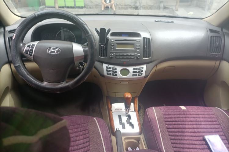 Used Hyundai Celesta 2008 1.6L AT GLS Center Console