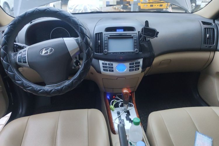 Used Hyundai Celesta 2008 1.6L AT GLS Center Console