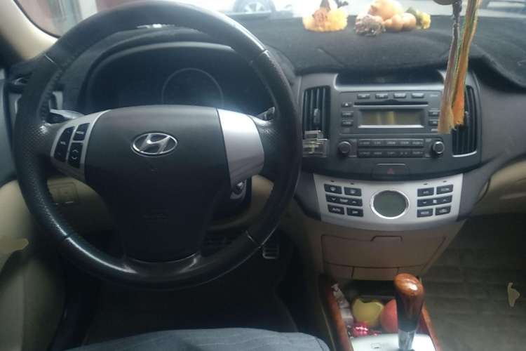 Used Hyundai Celesta 2008 1.8L AT GLS Center Console