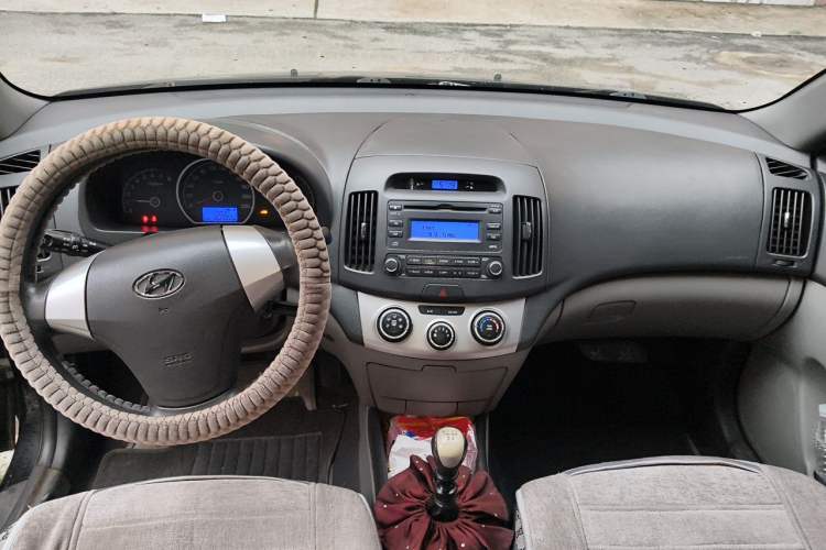 Used Hyundai Celesta 2008 1.6L MT GLS Center Console