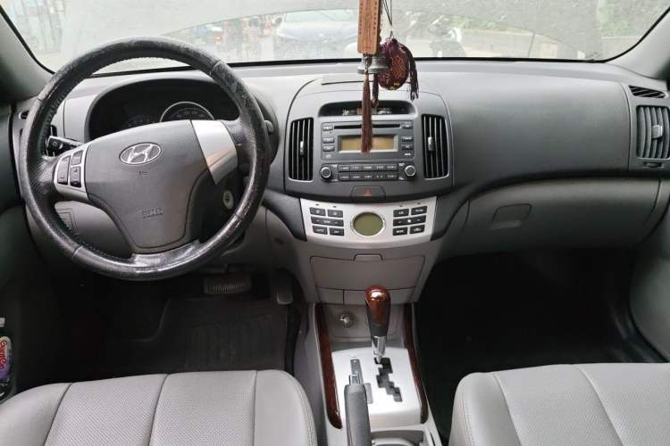 Used Hyundai Celesta 2008 1.6L AT GLS Center Console