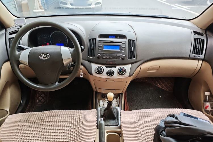 Used Hyundai Celesta 2008 1.6L MT GL Center Console