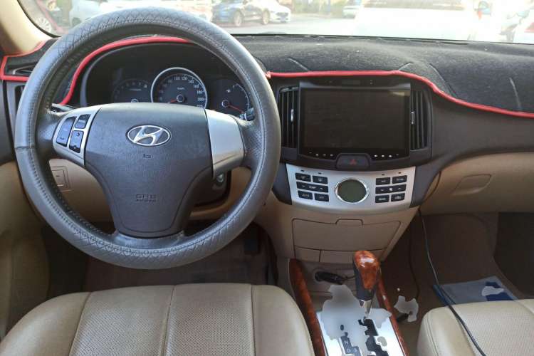 Used Hyundai Celesta 2008 1.6L AT GL Center Console
