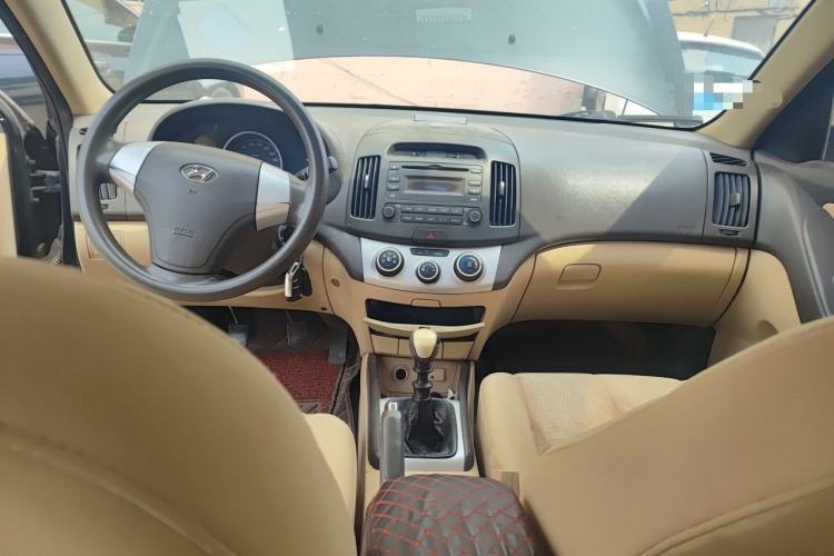 Used Hyundai Celesta 2008 1.6L MT GL Center Console