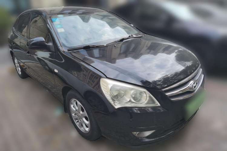 Used Hyundai Celesta 2008 1.6L MT GL Front Right 45 Deg