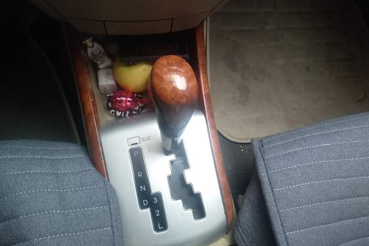 Used Hyundai Celesta 2008 1.8L AT GLS Gear Lever