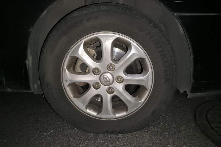 Used Hyundai Celesta 2008 1.6L MT GL Right Front Wheel Hub