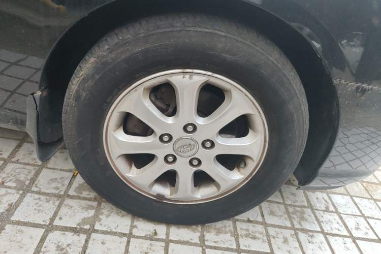 Used Hyundai Celesta 2008 1.6L AT GLS Right Front Wheel Hub