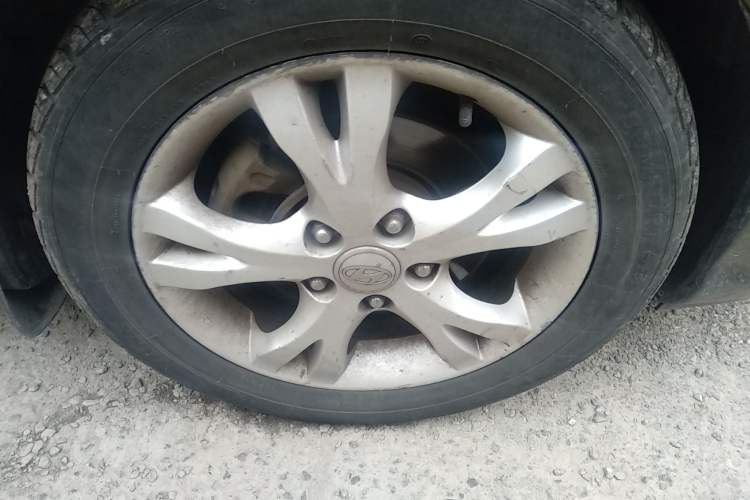 Used Hyundai Celesta 2008 1.8L AT GLS Right Front Wheel Hub