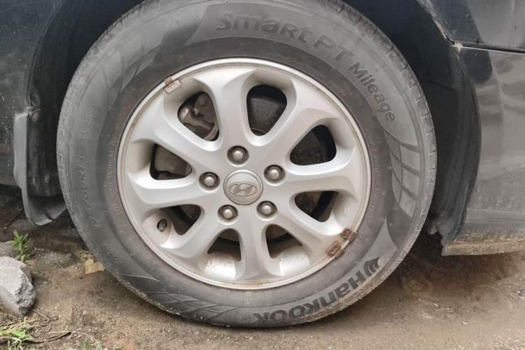 Used Hyundai Celesta 2008 1.6L MT GLS Right Front Wheel Hub
