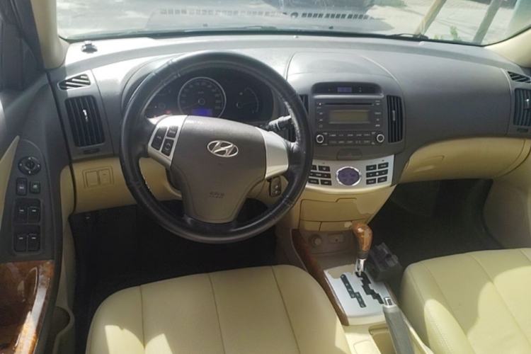 Used Hyundai Celesta 2008 1.6L AT GL Center Console