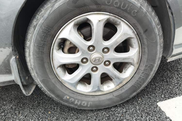Used Hyundai Celesta 2008 1.6L AT GLS Right Front Wheel Hub