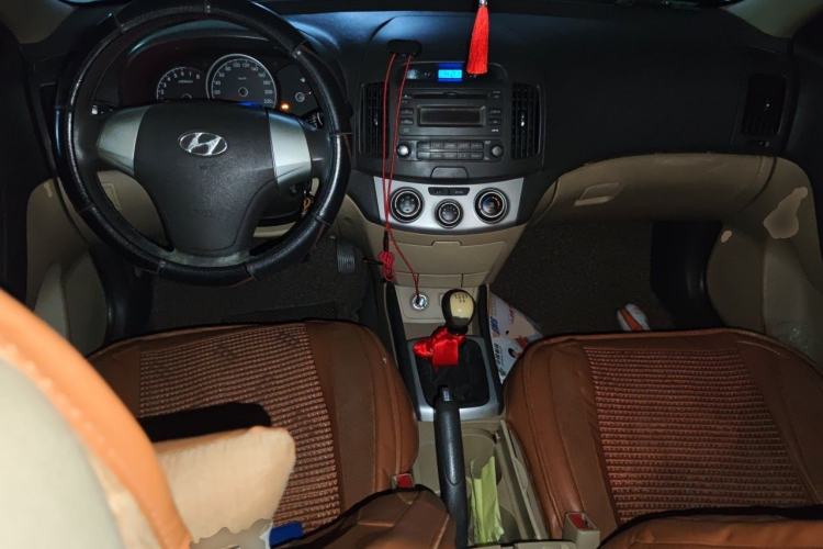 Used Hyundai Celesta 2008 1.6L MT GLS Center Console