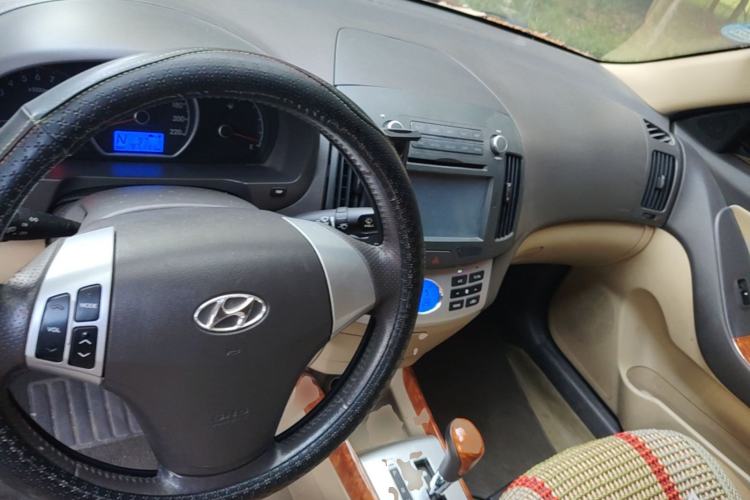 Used Hyundai Celesta 2008 1.6L AT GLS Center Console