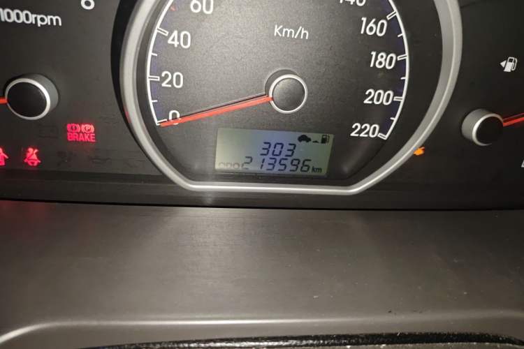 Used Hyundai Celesta 2008 1.6L MT GLS Odometer Close Up