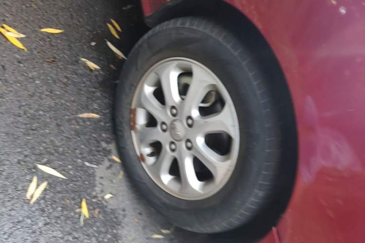 Used Hyundai Celesta 2008 1.6L AT GLS Right Front Wheel Hub