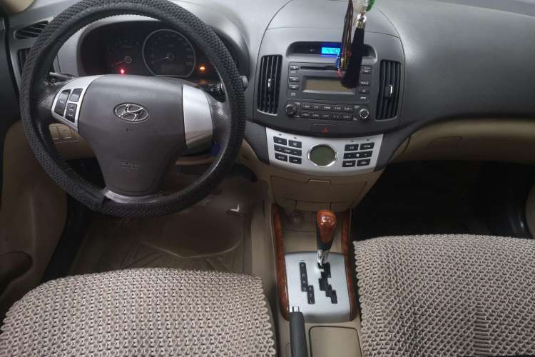 Used Hyundai Celesta 2008 1.6L AT GLS Center Console