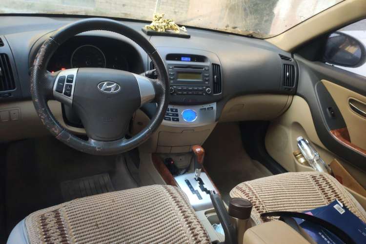 Used Hyundai Celesta 2008 1.6L AT GL Center Console