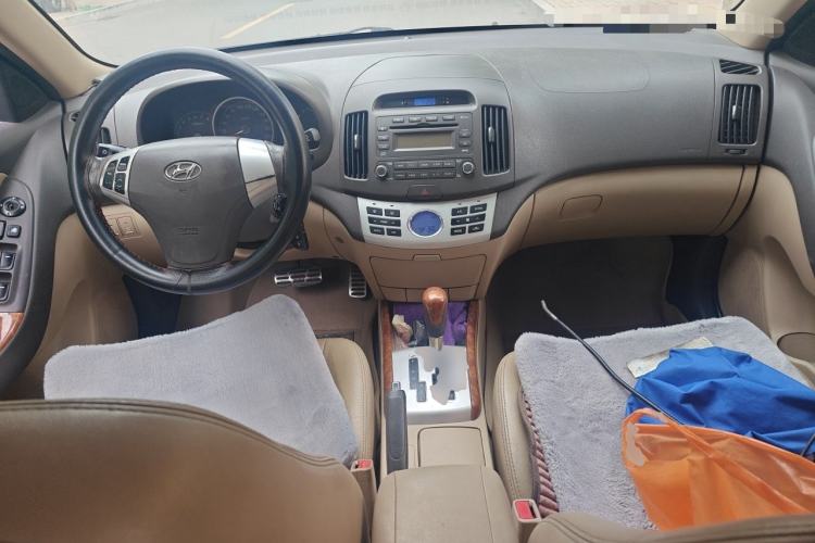 Used Hyundai Celesta 2008 1.8L AT GLS Center Console