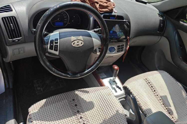 Used Hyundai Celesta 2008 1.6L AT GL Center Console