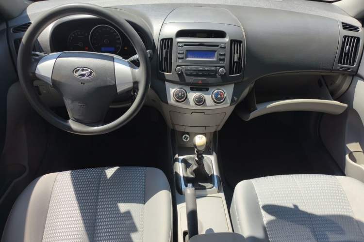 Used Hyundai Celesta 2008 1.6L MT GL Center Console