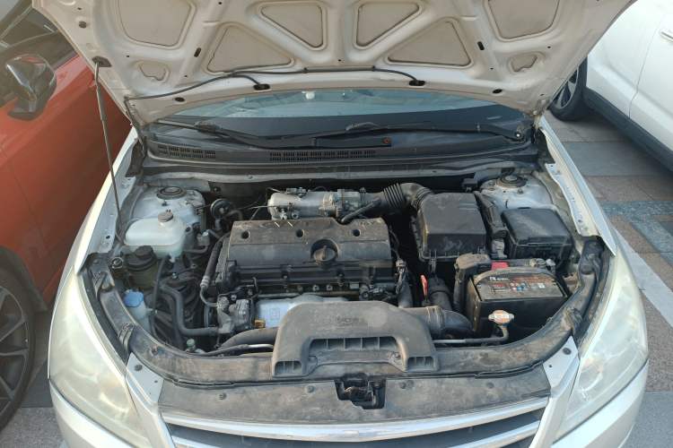 Used Hyundai Celesta 2008 1.6L AT GL Engine Bay