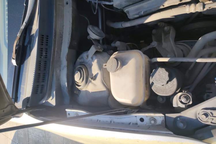 Used Hyundai Celesta 2008 1.6L AT GL Engine Bay Right