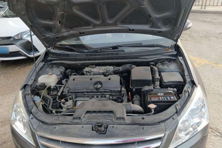 Used Hyundai Celesta 2008 1.6L AT GL Engine Bay