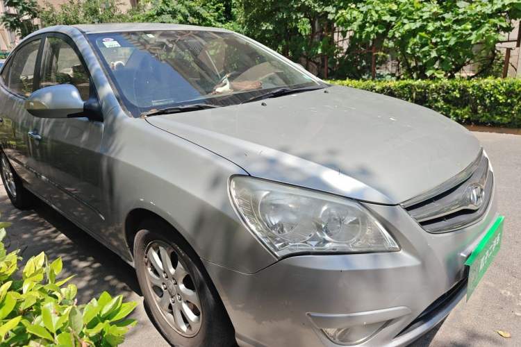Used Hyundai Celesta 2008 1.6L AT GL Front Right 45 Deg